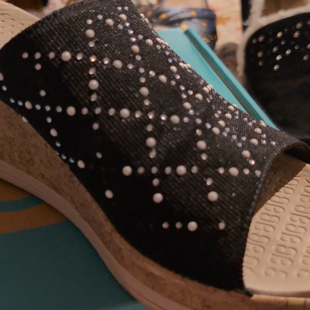 Bzees Black Sandals, 9M - Picture 12 of 13
